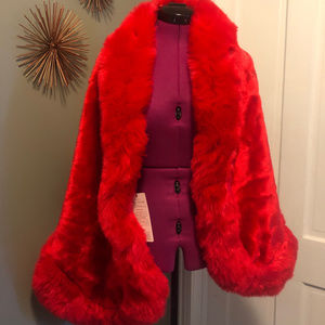 NWT Lattrce Women's Red Faux Fur Wrap